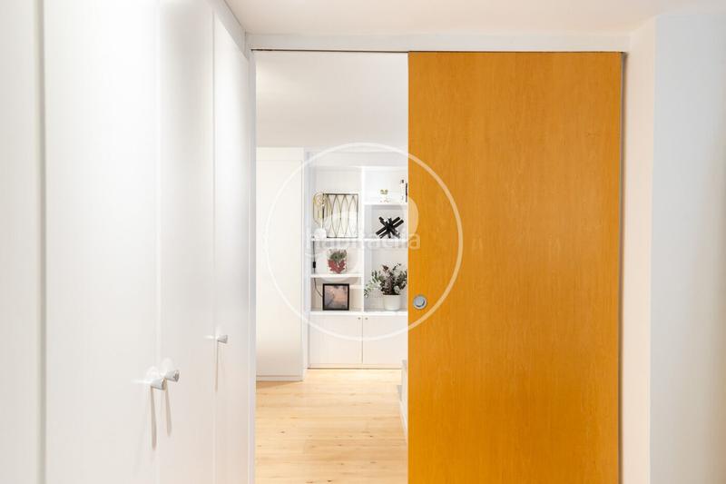 Foto d016332a-bb0b-4b41-80e5-cf72fae79f38. Dúplex piso en venta en calle madrazo en Sant Gervasi - Galvany Barcelona