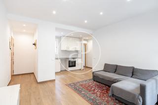 Miete Etagenwohnung  Carrer de sardenya. Piso en alquiler en calle sardenya