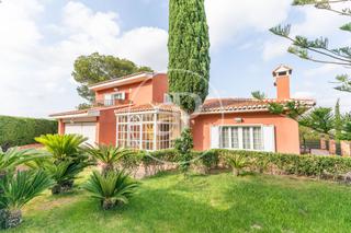 Casa a El Bosque. Chalet en venta en el bosque