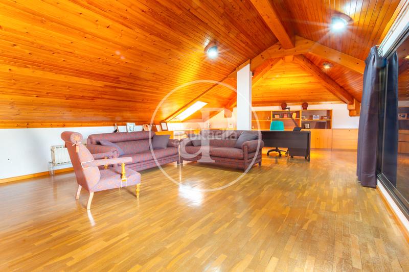 Foto 6528fd4d-39ca-4c1d-b052-917c01cb6661. Rent house with heating parking pool in Casas Verdes Paterna