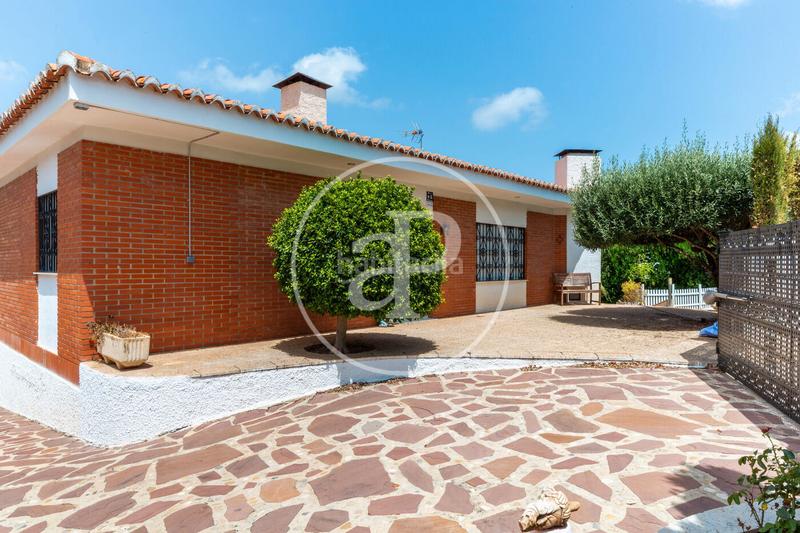 Foto 72748cdd-d9f5-441a-bde4-028eb5fff240. Casa chalet independiente en venta en Picassent