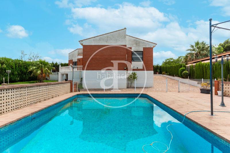 Foto 883ee77e-f25d-47bb-9a15-7724944d6897. Casa chalet independiente en venta en Picassent
