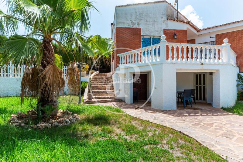 Foto a2a5646b-94cc-47b2-afd9-84bc3c93c74a. Casa chalet independiente en venta en Picassent