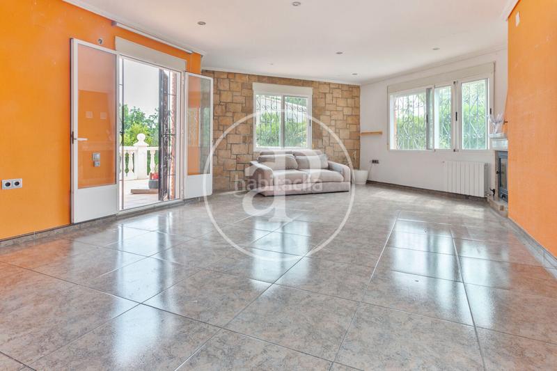 Foto b6780837-04e9-4817-895f-094090b6c8b4. Casa chalet independiente en venta en Picassent