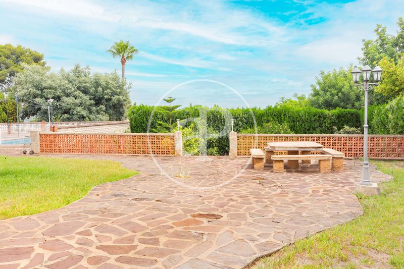Foto d66f45f6-0458-476a-9a42-9e7aefe155f0. Casa chalet independiente en venta en Picassent