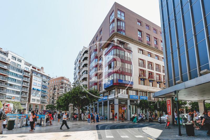 Foto ec3463ea-622f-42f4-8e8b-87774b1c634f. Ático  en venta en la plaza ayuntamiento en Sant Francesc Valencia