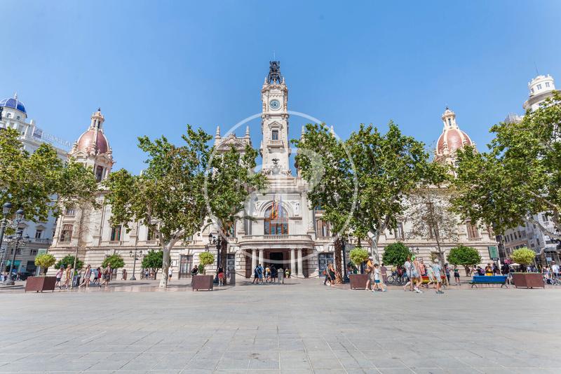 Foto c8fb66ab-cf63-4740-ac48-ac15488cf4ae. Piso  en venta en la plaza ayuntamiento en Sant Francesc Valencia