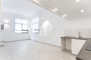 Miete Etagenwohnung  Carrer de l'espanya industrial. Piso en alquiler en sants