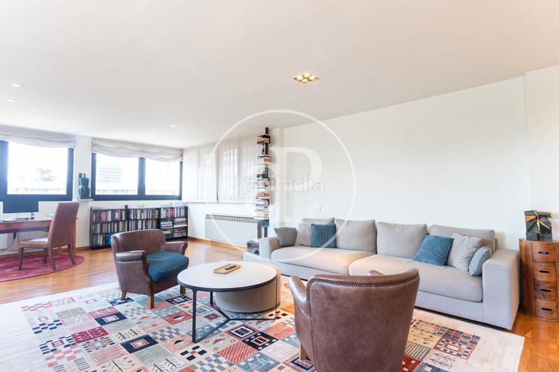 Foto 4c76f941-d7b4-4d7c-9962-d3318c3d30b6. Rent flat with heating parking in Finestrelles Esplugues de Llobregat