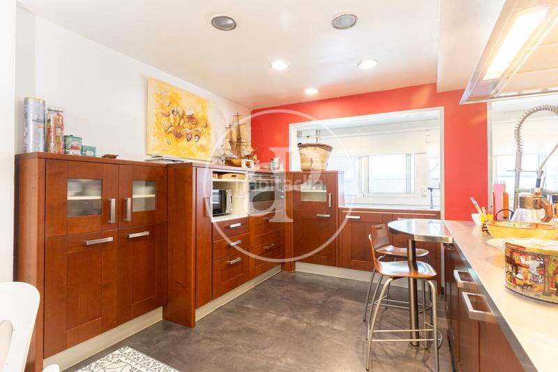 Foto 918e8350-21c3-4533-a82b-a33ad0a0c109. Rent flat with heating parking in Finestrelles Esplugues de Llobregat