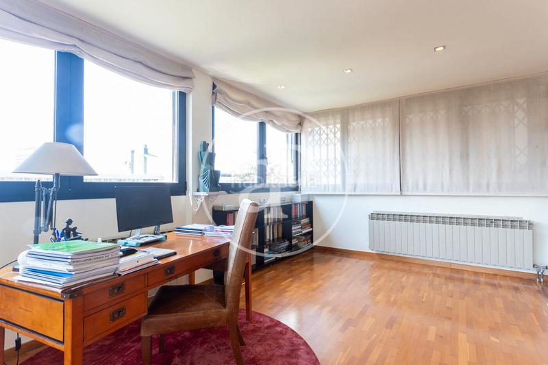 Foto 9af84199-9e31-4da3-a77c-9d6c28149bff. Rent flat with heating parking in Finestrelles Esplugues de Llobregat