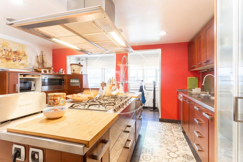 Foto c95679d4-bab0-44b3-9621-b04872cabd3d. Rent flat with heating parking in Finestrelles Esplugues de Llobregat