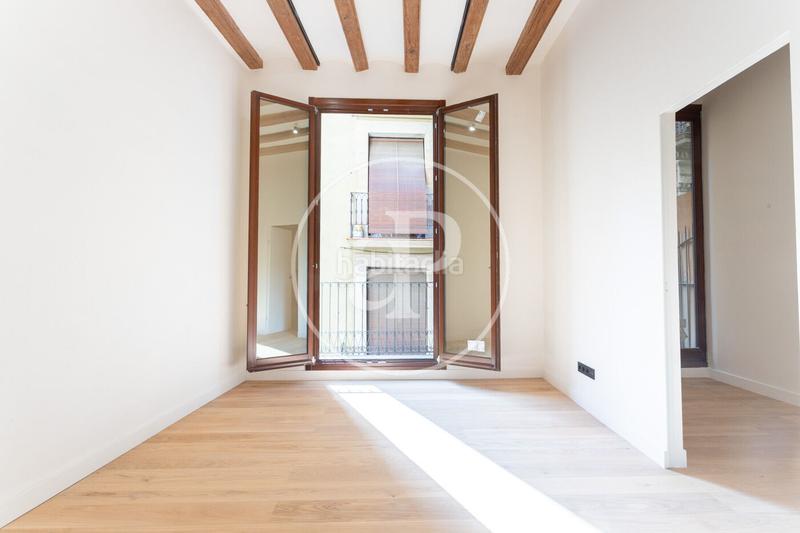 Foto 1c412d9b-c166-4617-b868-9694932d45d6. Piso  en venta en calle sant jacint en St. Pere - Sta. Caterina - El Born Barcelona