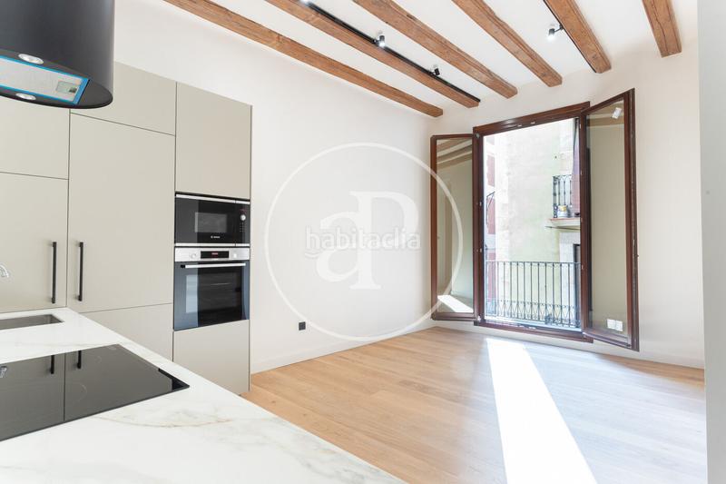 Foto 736ce44e-cd96-42a6-bf88-58f0ff150f93. Piso  en venta en calle sant jacint en St. Pere - Sta. Caterina - El Born Barcelona