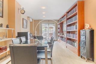 Etagenwohnung in Av. d'Ausiàs March