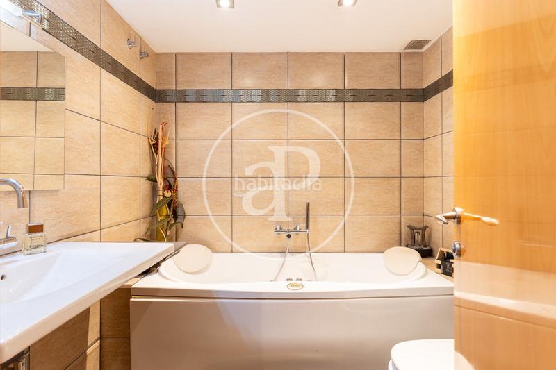 Foto 06763239-5123-4727-b722-9e9e35ed5fcf. Casa a schiera con riscaldamento parcheggio piscina in Cerdanyola del Vallès