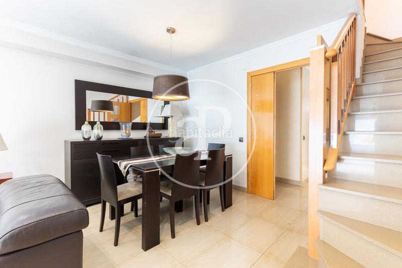 Foto 0cb9d547-d188-499a-85e8-38f0a6142f83. Casa a schiera con riscaldamento parcheggio piscina in Cerdanyola del Vallès