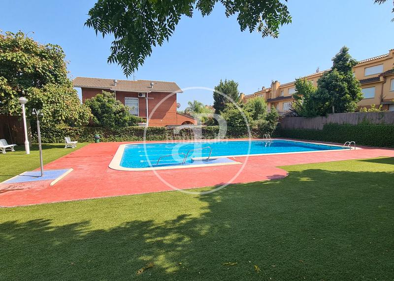 Foto b76be098-c275-420f-be81-50ab3327072c. Casa a schiera con riscaldamento parcheggio piscina in Cerdanyola del Vallès