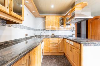 Reihenhaus in Centre-Cordelles. Casa unifamiliar en venta