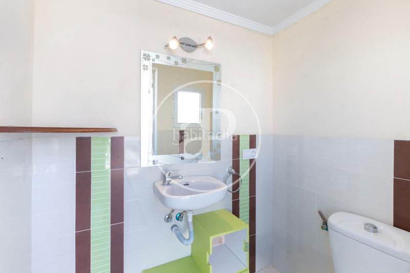 Foto 139cf23a-2248-4638-a739-36954224e065. Casa chalet independiente en venta en monserrat en Corbins