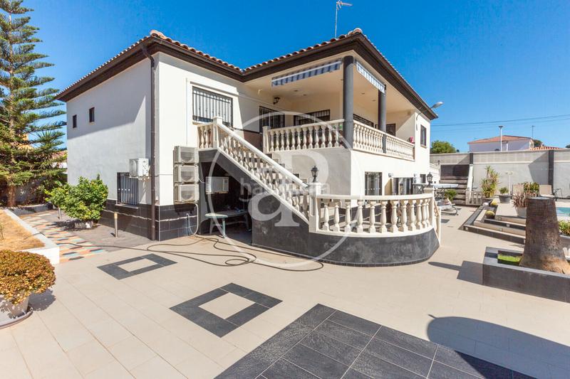 Foto 2369146c-33aa-42ce-a0f8-07e6400e8259. Casa chalet independiente en venta en monserrat en Corbins