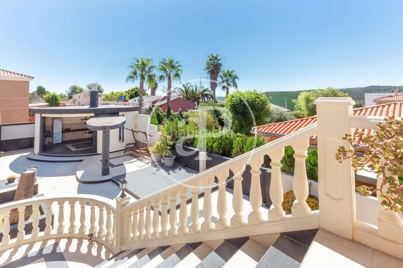 Foto 3569eb26-b71c-485b-aa33-f814a82fa02e. Casa chalet independiente en venta en monserrat en Corbins