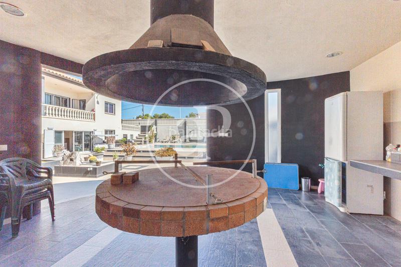 Foto 54a9028c-bd9c-49d2-89fa-47bb8bde8191. Casa chalet independiente en venta en monserrat en Corbins