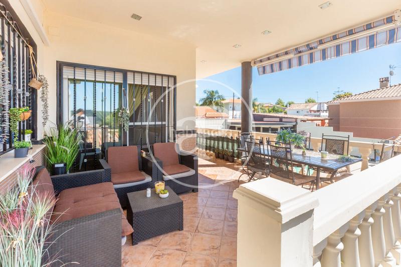 Foto 67893c2e-9486-4789-8242-4f643ed24b97. Casa chalet independiente en venta en monserrat en Corbins
