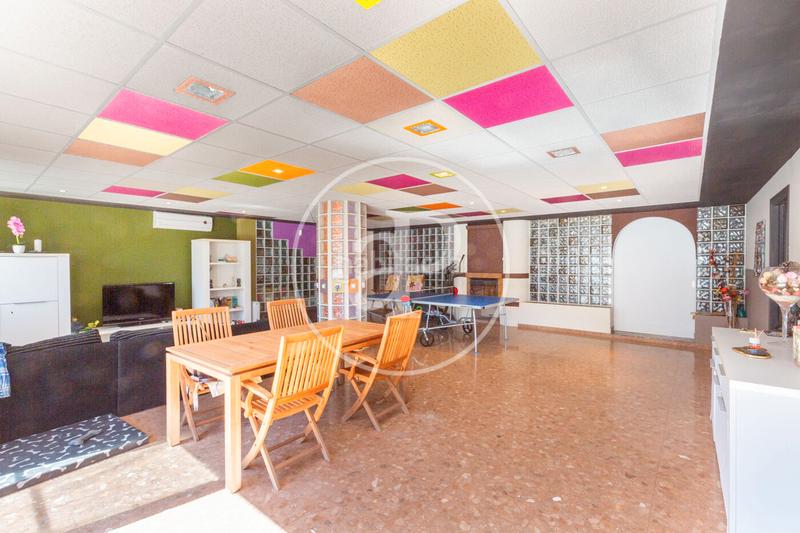 Foto 733ad80a-a31c-4091-a868-a91aec6c666c. Casa chalet independiente en venta en monserrat en Corbins
