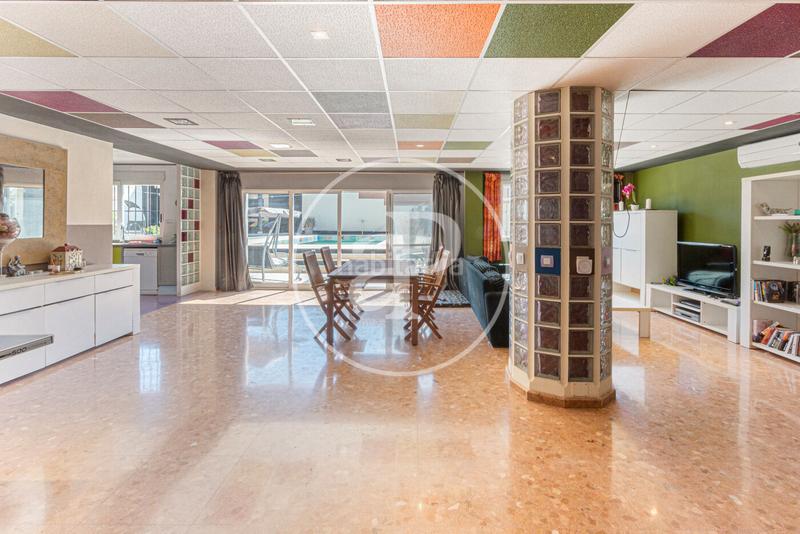 Foto dae39032-989c-41c8-a24b-6831f992106a. Casa chalet independiente en venta en monserrat en Corbins