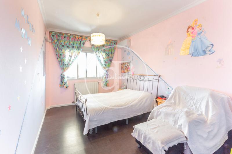 Foto e79c1c80-a4ed-4640-8e4b-3a01ccbf26e0. Casa chalet independiente en venta en monserrat en Corbins