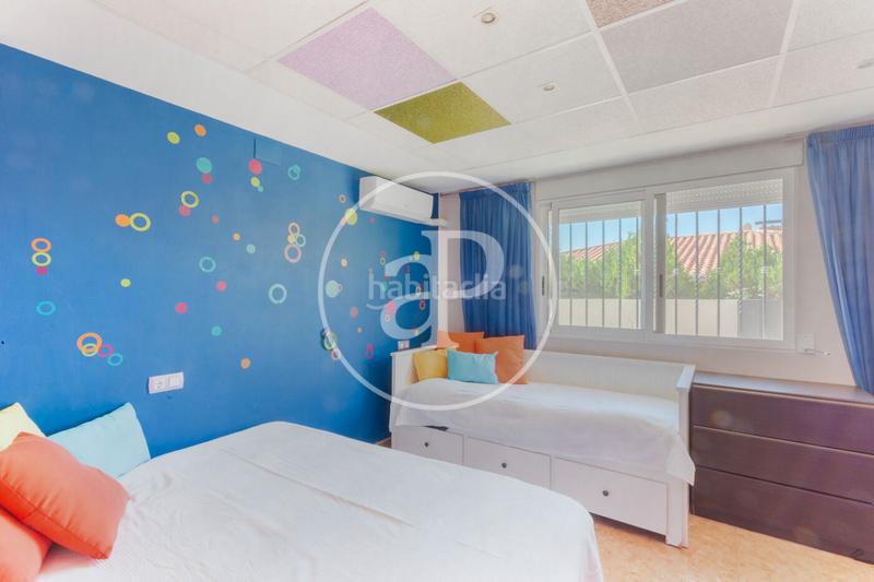 Foto f23a56b9-bce5-4c76-901c-d2f70ad1ba21. Casa chalet independiente en venta en monserrat en Corbins