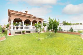 Casa in Turó de la Peira. Casa en venta en barberá barberá del vallés