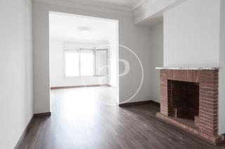 Location Appartement  Avinguda de roma. Piso en alquiler en avenida de roma