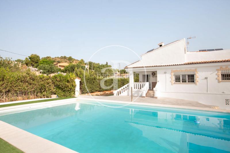 Foto 43236442-2768-4d2d-8eab-d141c6b14e1a. Casa chalet urbano en venta en Cheste