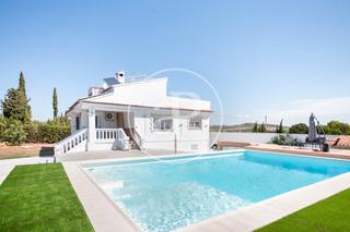 Maison à Cheste. Chalet urbano en venta en cheste