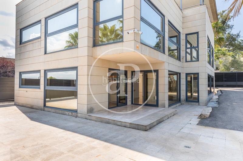 Foto 64b5e847-0bb3-4c99-9fd1-4234c6f57660. Casa amb calefacció aparcament piscina a Valldoreix Sant Cugat del Vallès