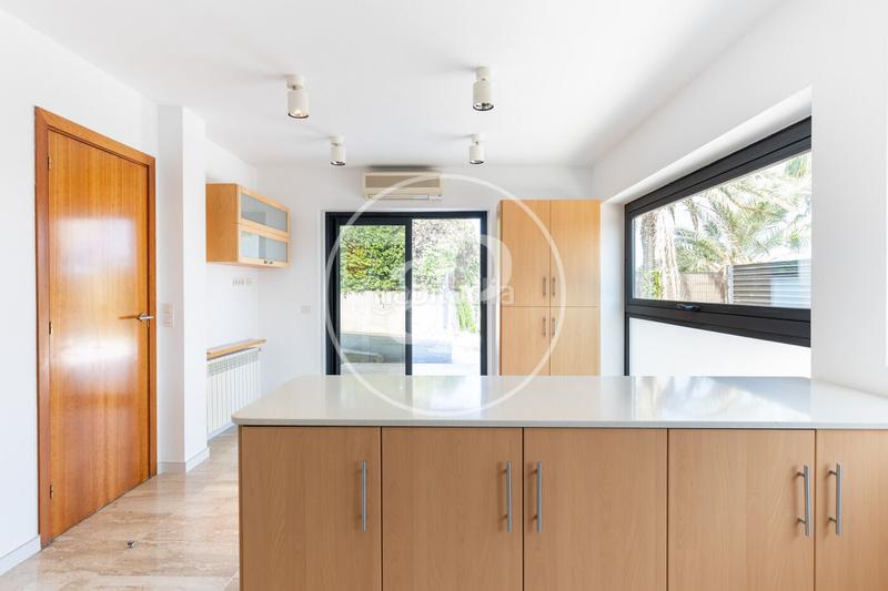Foto a01a8a44-18b3-449f-914e-b1cb6ae73e44. Casa amb calefacció aparcament piscina a Valldoreix Sant Cugat del Vallès