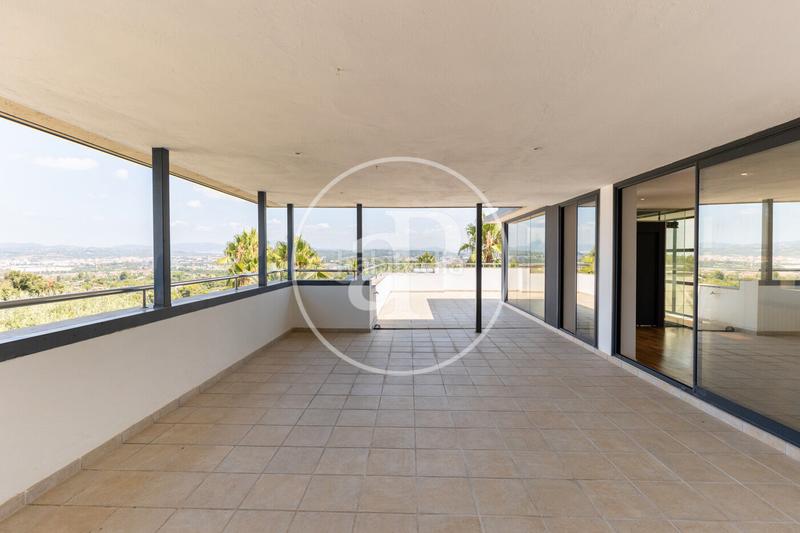 Foto c82186ef-7e6e-4c02-be05-59767720d2a8. Casa amb calefacció aparcament piscina a Valldoreix Sant Cugat del Vallès