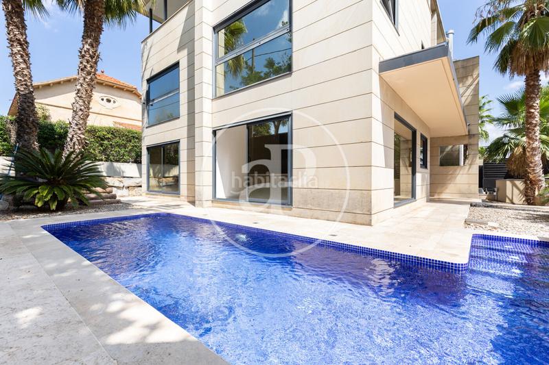 Foto d01607e3-376c-450a-b79f-b6d4a1adcd5b. Casa amb calefacció aparcament piscina a Valldoreix Sant Cugat del Vallès