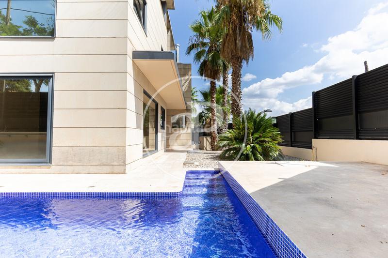 Foto eebf7ead-dfeb-474d-9078-4e3fa2da2204. Casa amb calefacció aparcament piscina a Valldoreix Sant Cugat del Vallès