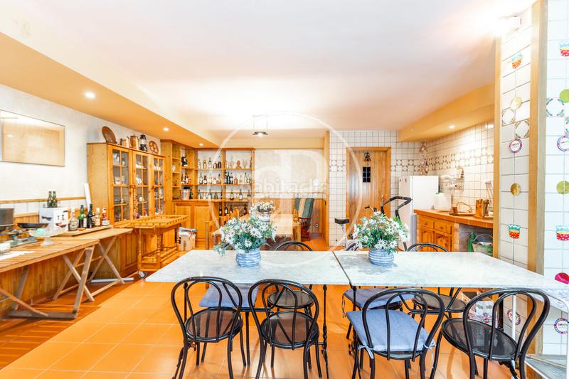 Foto 0a70bbd0-eec2-4808-8172-4474c6f055c0. Casa amb calefacció aparcament piscina a La Floresta Sant Cugat del Vallès