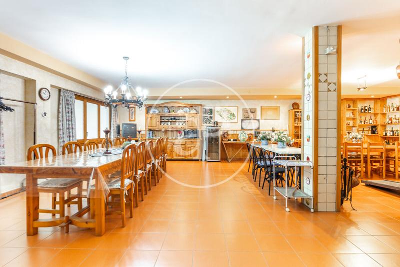 Foto 264b8a01-a587-4850-a780-a83f8e6bab59. Casa amb calefacció aparcament piscina a La Floresta Sant Cugat del Vallès