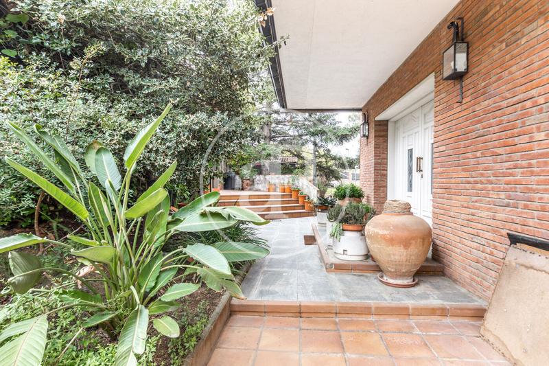 Foto 304ecca6-f64b-482f-9e19-0303638829a8. Casa amb calefacció aparcament piscina a La Floresta Sant Cugat del Vallès