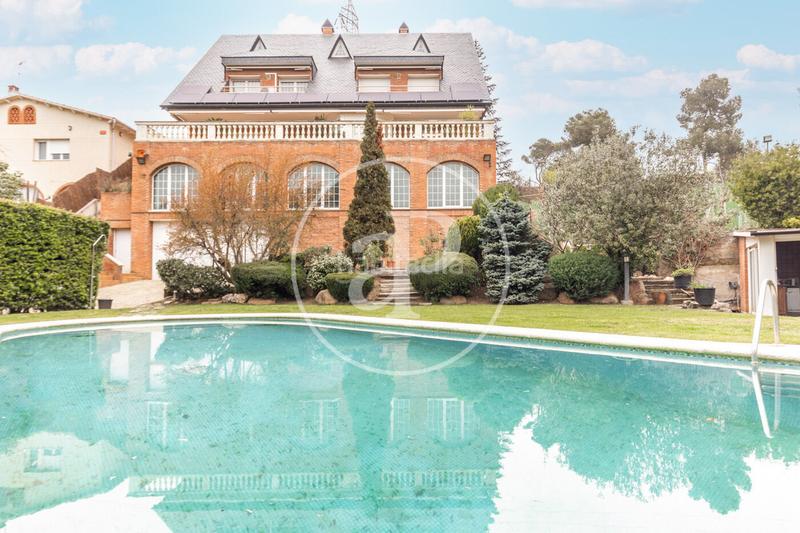 Foto 4d42a1e2-bfde-44a4-a572-bbc54d9c028e. Casa amb calefacció aparcament piscina a La Floresta Sant Cugat del Vallès