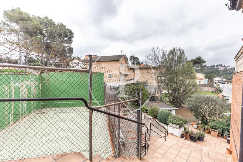 Foto 9c028a2f-25c3-4cc9-b2d5-eaa5d91d54b0. Casa amb calefacció aparcament piscina a La Floresta Sant Cugat del Vallès