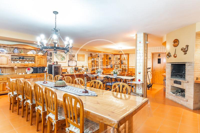 Foto d29c0e62-85bf-4053-850a-89fb0965cba9. Casa amb calefacció aparcament piscina a La Floresta Sant Cugat del Vallès