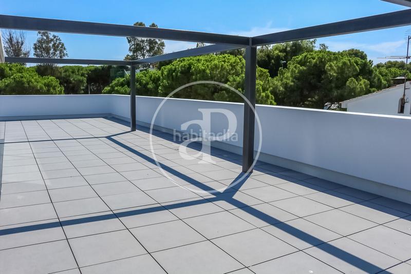 Foto 137e9bc4-d9a3-4fe0-99ee-8184b951c27e. Rent house with heating parking pool in Gava Mar Gavà