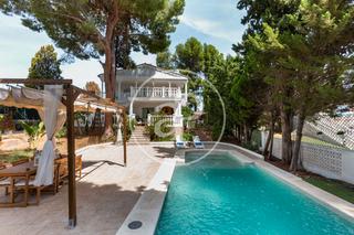 Haus in Alginet. Chalet independiente en venta en urb. los lagos