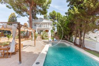 Casa a Alginet. Chalet independiente en venta en urb. los lagos